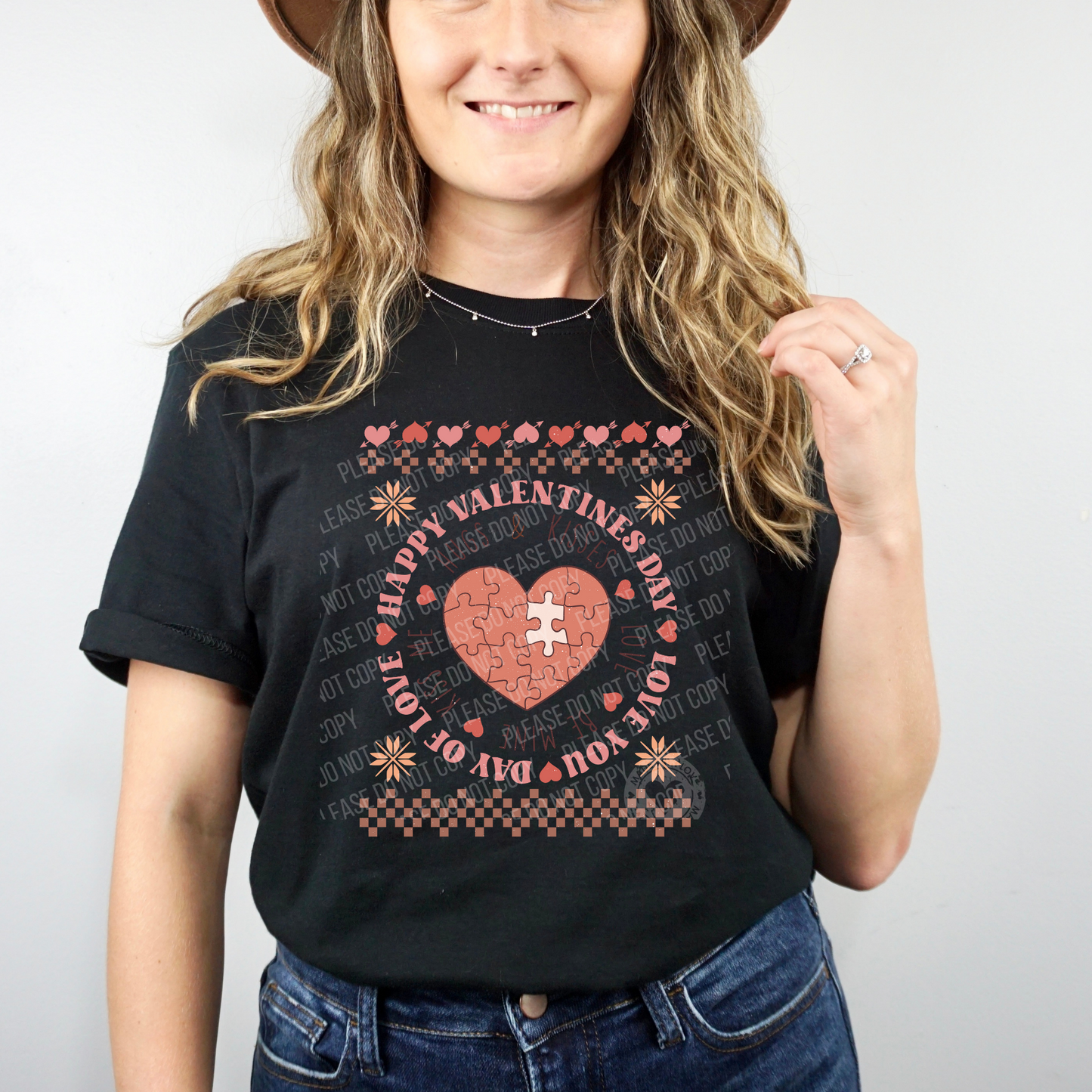 02-399 Happy Valentines Day Circle Sweater Design Retro Completed Tee