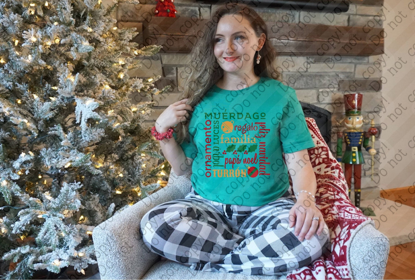 12-465 Feliz Navidad Familia tee